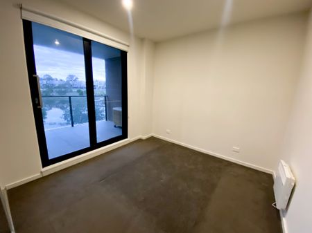 Modern Lakeside Apartment - Photo 4