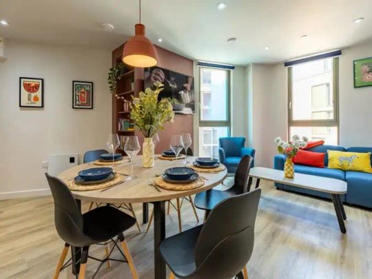 Bronze Studio - Photo 1