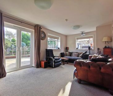 3 Bed Semi-Detached House, Brenley Gardens, SE9 - Photo 3