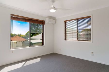 Stylish, Low-Maintenance Townhouse in Prime East Toowoomba Location - Photo 5