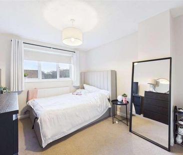 Stable Close, Burghfield Common, Reading, Berkshire, RG7 - Photo 4