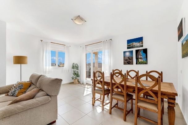 2 Bedroom Apartment For Rent in Marbella, Málaga - Photo 1