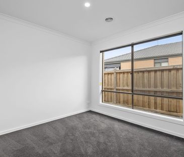 8 Warralily Avenue, Clyde, Vic 3978 - Photo 4