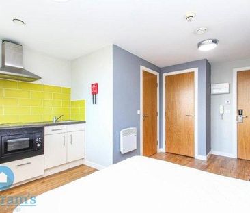 1 bedroom in a house share to rent - Photo 1