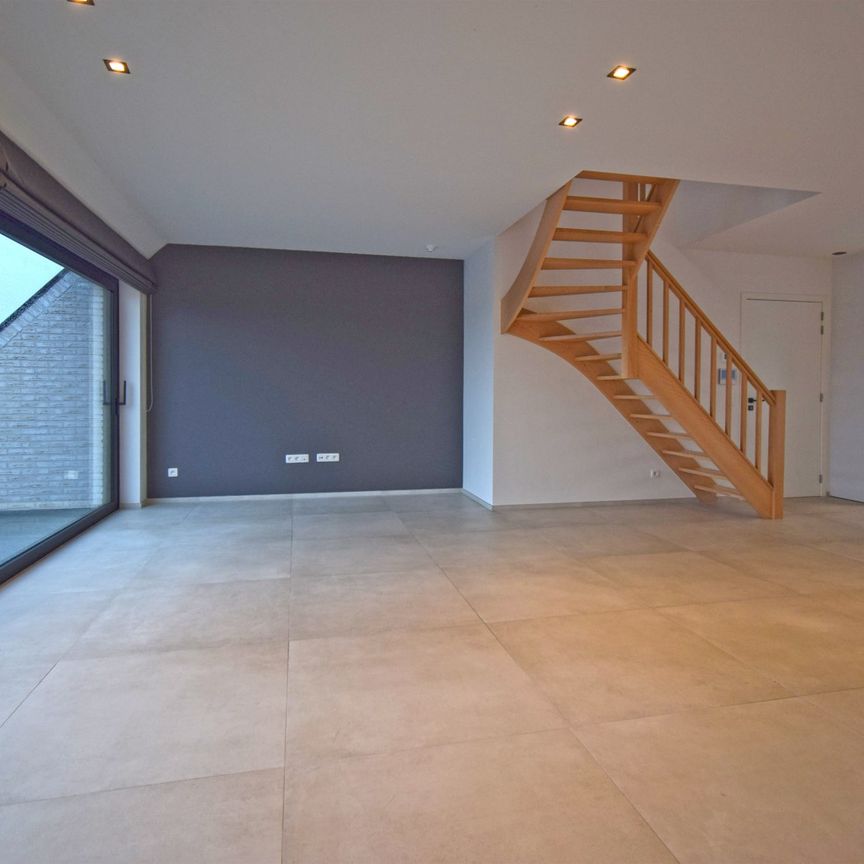 RUIM EIGENTIJDS DUPLEX APPARTEMENT MET RUIME TERRASSEN - Photo 1