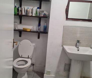 2 Bed Terraced House, Kent Street, SO14 - Photo 6