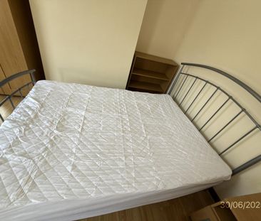 4 bedroom terraced house to rent - Photo 2