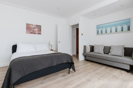 Sloane Avenue - Photo 2