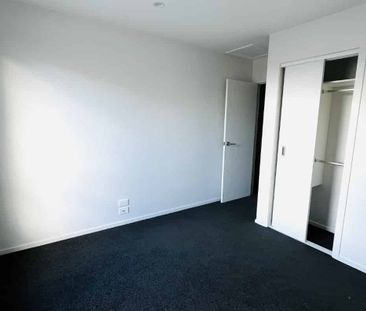 2-Bedroom Townhouse in New Lynn Central - Photo 2