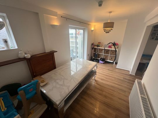4 bedroom end of terrace to rent Swarkestone Drive, Littleover, DE23 - Photo 1