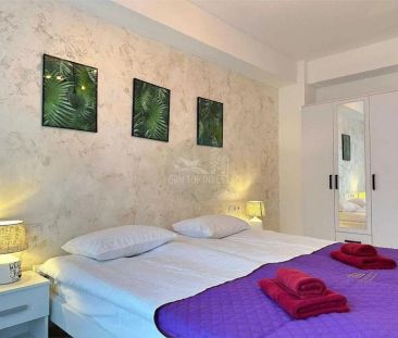 Apartament modern 3 camere 2 bai parcare si terasa zona Centrala - Photo 4
