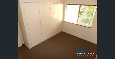 LARGE 3 BEDROOM APARTMENT LOCATED ON A QUIET STREET WITH A POOL, PRIVATE COURTYARD AND BALCONY - Photo 4