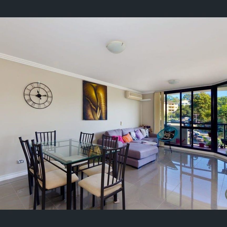 Ultra Convenient two bedroom apartment - Photo 1