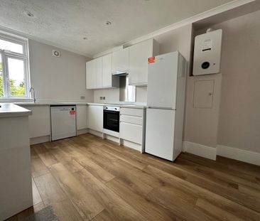 3 bedroom flat to rent - Photo 4