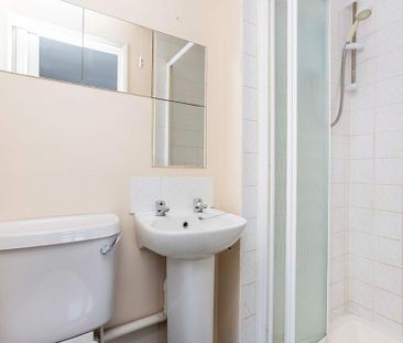 3 bedroom end of terrace house to rent - Photo 1