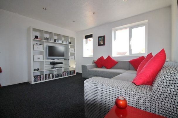 Redford Close, Feltham, Middlesex,TW13 - Photo 1