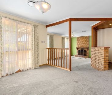Spacious 4-Bedroom with Multiple Living Areas & Outdoor Entertaining - Photo 4