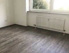 Helle, renovierte 3,5-Zimmer-Wohnung mit großem Balkon in TOP Lage - Photo 1