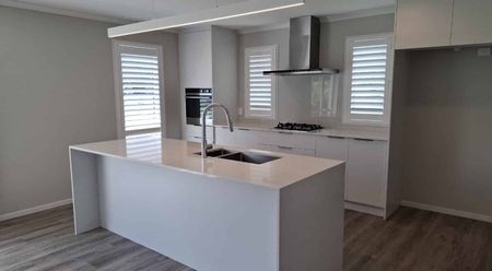 Luxurious Modern Home in a Family-Friendly Neighborhood - Photo 4