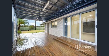 MODERN 3 BEDROOM HOME - Photo 2