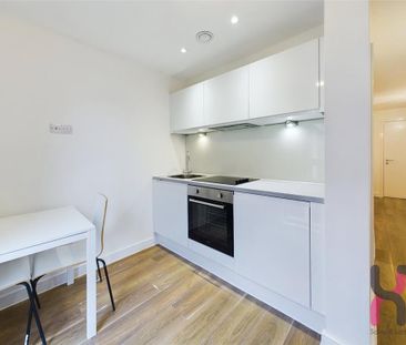 Studio to rent - Photo 2