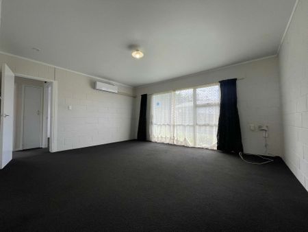 2 Bedroom Flat In Morningside - Photo 2