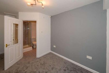 Flat, Sefton Drive, Sefton Park, Liverpool, L8 - Photo 4