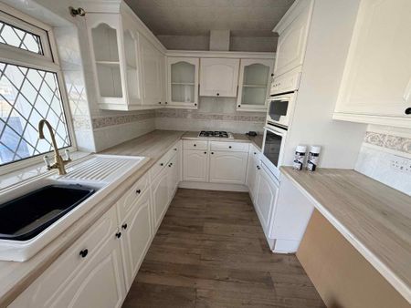 3 bedroom terraced house to rent - Photo 5