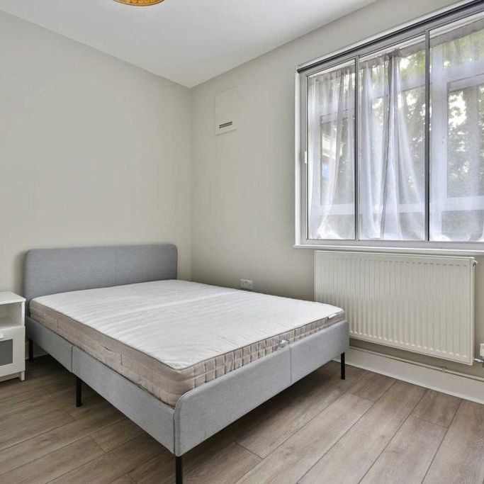 4 bedroom flat to rent - Photo 1