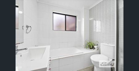 Modern Two-Bedroom Apartment in Central Flemington Location - Photo 4