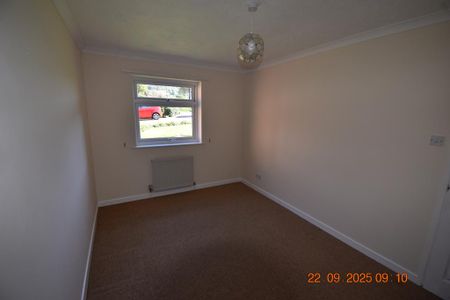 3 bedroom detached bungalow to rent - Photo 2