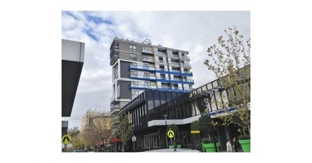 Modern 2-Bedroom Apartment with Stunning Views in Moonee Ponds - Photo 4