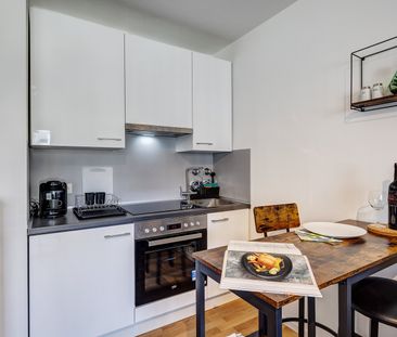 Stunning 1-room apartment with loggia for rent - Photo 4