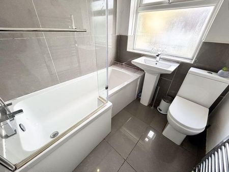 3 bedroom semi-detached house to rent - Photo 5