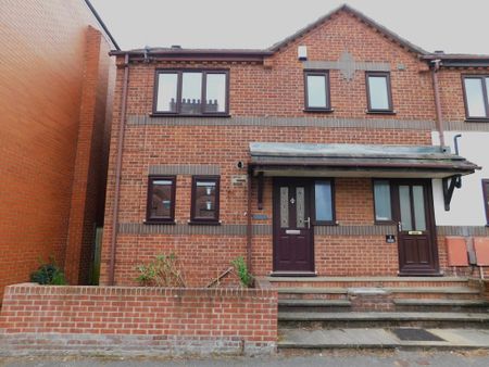 3 bedroom semi-detached to let - Photo 5