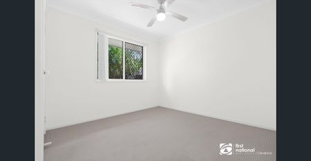 SPACIOUS LOWSET IN QUIET POCKET OF WYNNUM WEST + DUCTED AIR-CON ! - Photo 4
