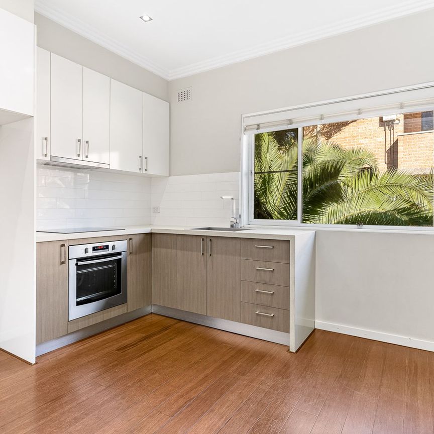 Stylish One-Bedroom Unit in Prime Coastal Location - Photo 1