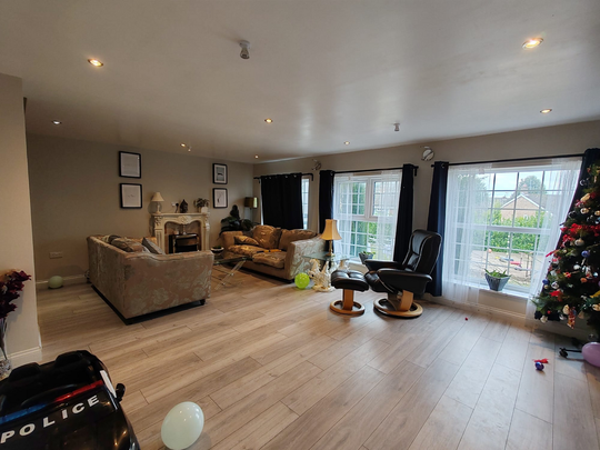 1 bedroom in a house share to rent - Photo 1