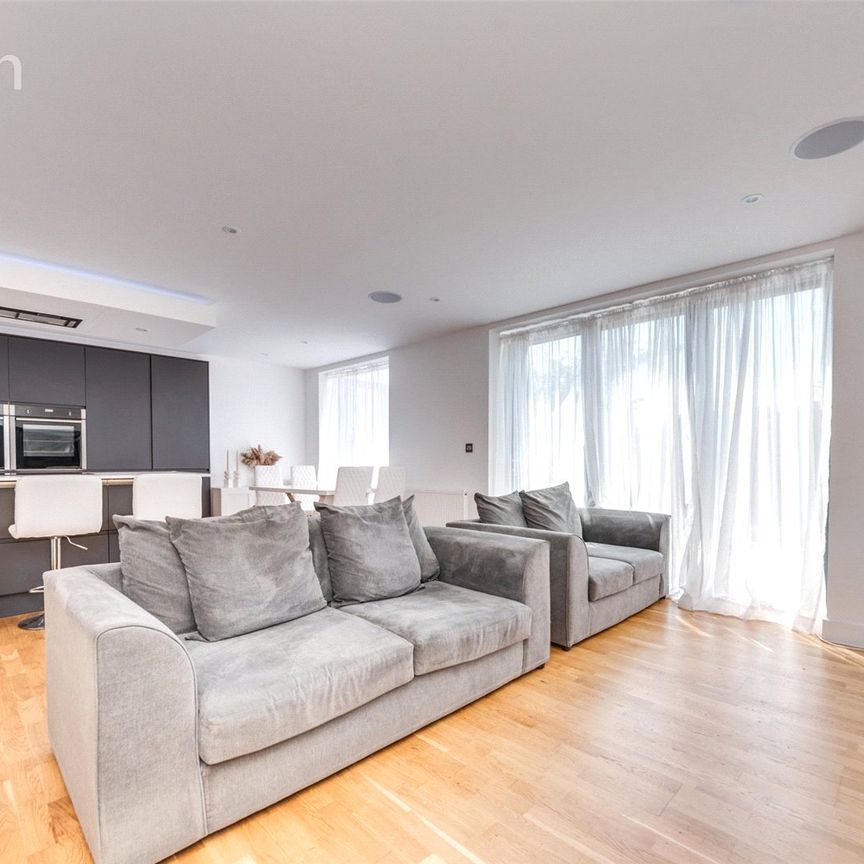 4 bedroom detached house to rent - Photo 1