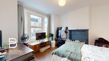 4 bedroom semi-detached house to rent - Photo 5