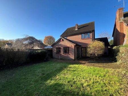 Worth 4 bedroom house to rent - Photo 3