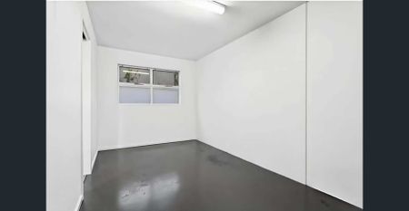 LIGHT BRIGHT 2 BEDROOM TOWNHOUSE with SECURE PRIVATE PARKING - Photo 5