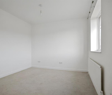 2 bedroom semi-detached house to rent - Photo 6