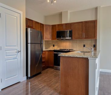 Modern 3 Bedroom Townhouse In Panatella | Garage | Fireplace - Photo 5