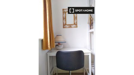 Room in a 2-Bedroom apartment for rent in Ballygall, Dublin - Photo 4