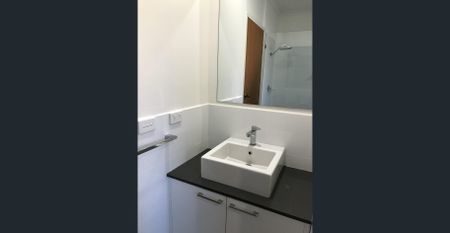 LEAFY SUNNY SPACIOUS HOMETTE, RENOVATED THROUGHOUT - Photo 4