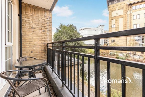 3 bedroom flat to rent - Photo 1