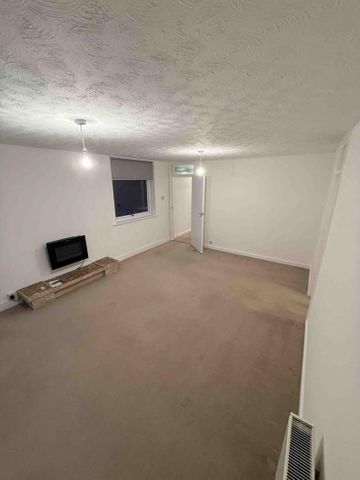 3 bedroom flat to rent - Photo 5