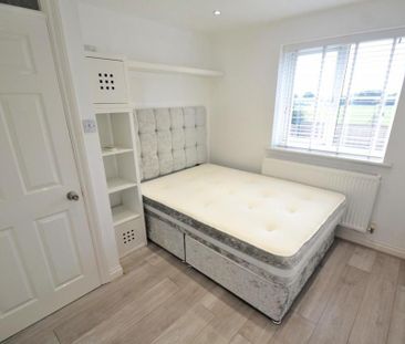 4 bedroom detached house to rent - Photo 4