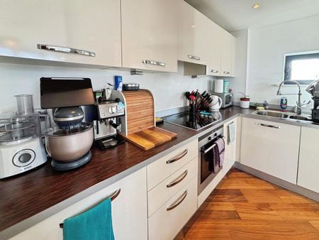 2 bedroom flat to rent - Photo 4